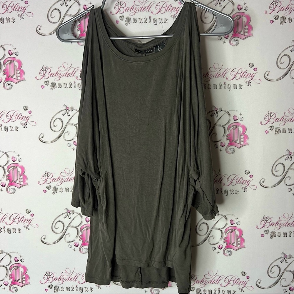 Tahari long sleeve strappy open cold shoulder grey Green Asymmetrical Blouse